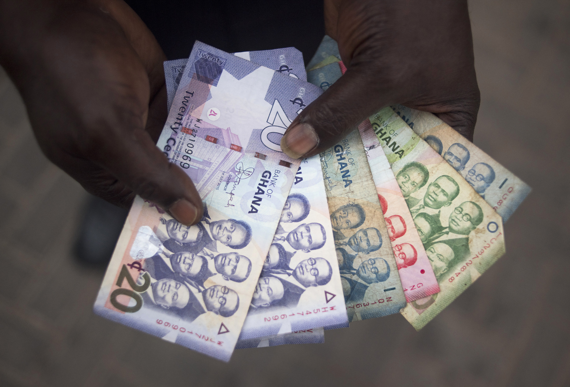 Ghana Le Cedi Devient La Devise La Plus Faible Au Monde